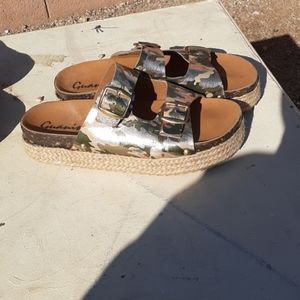 Guanis Sandals